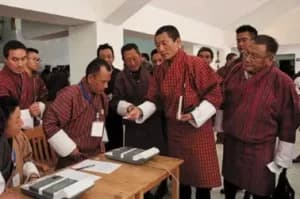 Modi calls  Lotay Tshering