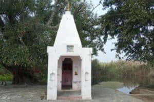Silver necklaces stolen as thieves rob Hindu temple in Pakistan