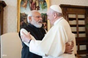 Modi meets Pope  extends invitation to visit India