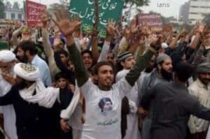 Pak police shocked as TLP protesters fired from sub machine guns