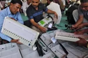 Karnataka votes in crucia