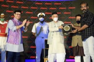 Governor felicitates Trend Setters from Maharashtra at Lokmat Awards function