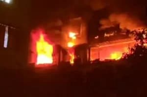 Fire catches high rise bu