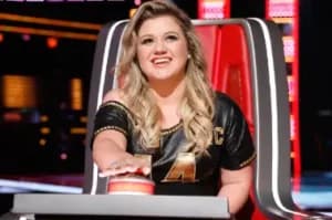 Kelly Clarkson makes her