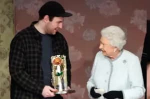 Quinn receives award from