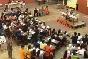 S I E S  students discuss