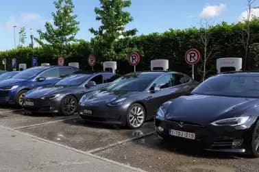Tesla Model 3 wins contra