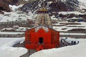 PM first to offer prayer as Kedarnath shrine opens