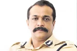 Mumbai police officer Him