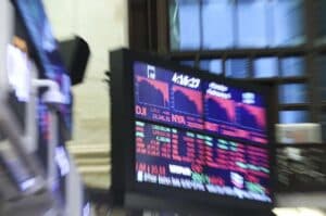 Dow jumps over 550 points  closing above 25 000