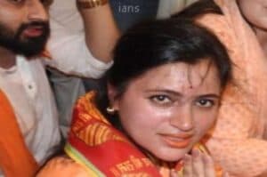 Parliament s Privileges Committee summons Maha officials over arrest of Navneet Rana