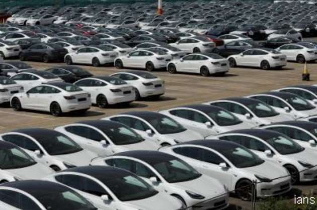 Social distancing  TN govt officials inspect auto plants