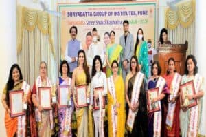 Governor presents Stree Shakti Rashtriya Puraskars