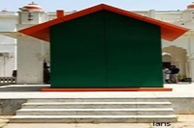 UP Minister covers up Lohia statue