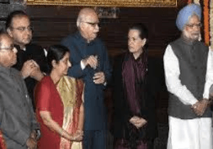 Gandhis at sea, PM myopic not to see Modi wave: Jaitley