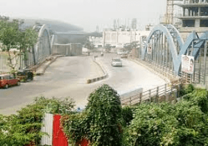 Andheri-T2 Bridge gives bumpy ride to commuters