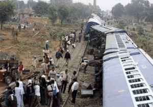 Doon Express derails near Ambedkar Nagar, four injured