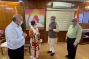 Railway Minister meets Mirabai Chanu  announces Rs 2 cr reward