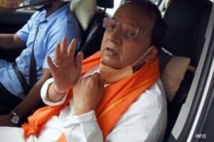 Arun Singh reaches Yediyurappa s residence for discussions
