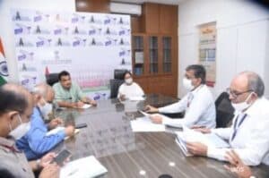Mamata meets Gadkari  discusses various infrastructure projects