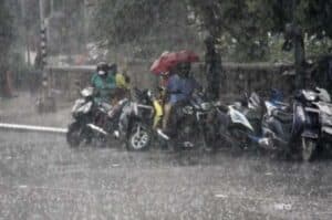Heavy rains in Kerala  IMD issues orange alert in 9 districts