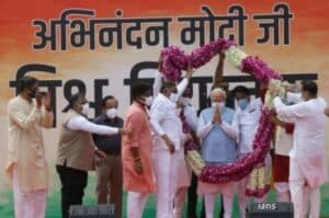 Grand welcome to PM Modi at airport on return from US
