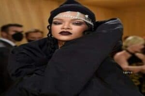 Miss Money Bags  Rihanna opens up about becoming a billionaire