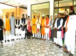 Muslim Scholars, Religious Leaders Express Support for Waqf Bill at Meeting with Union Minister