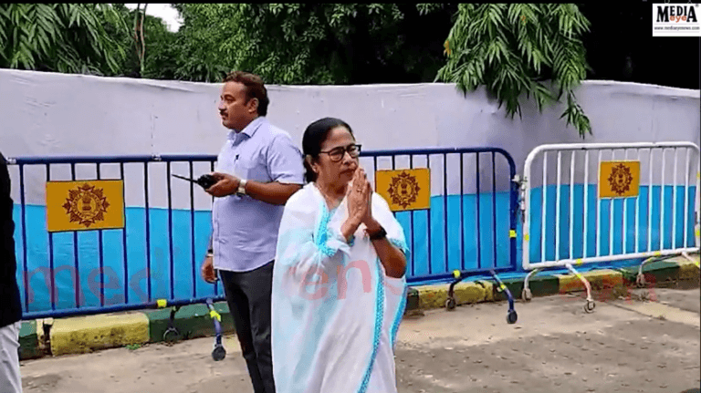 Mamata Banerjee Appeals to People Regarding Bangladesh Violence, "Avoid Giving Provocative Speeches"