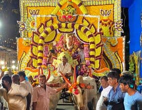 Ganesh Idol Adorned with 200 Kg of Flowers; Devotees Bid Farewell to Ganesha on Anant Chaturdashi