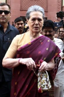 Sonia Gandhi Reaches Daughter Priyanka’s Shimla Abode