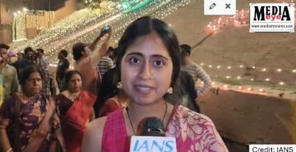 Dev Deepawali: Ghats in Kashi Illuminated; Yogi’s Words ‘Batoge Toh Katoge’ Displayed
