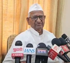 Anna Hazare Blames Kejriwal’s ‘Greed For Money’ for AAP's Setback in Delhi Polls