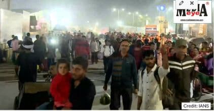 Devotees Reach Prayagraj For Holy Bath at Triveni Sangam in #MahaKumbh2025 on Maghi Purnima