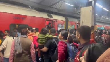 New Delhi Railway Station Stampede: 18 Killed as Mahakumbh Rush Leads to Stampede; Rs 10 Lakh Compensation Announced