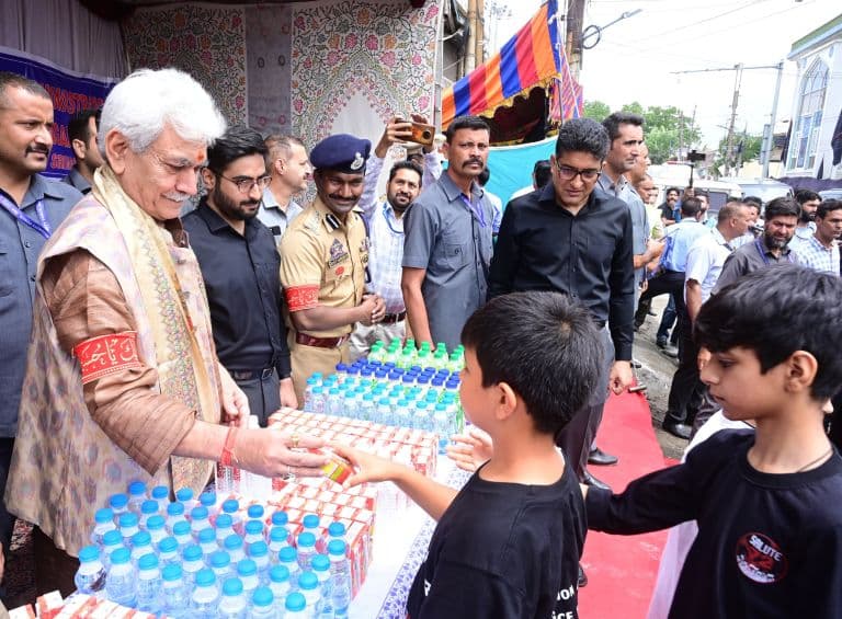 On 10th Muharram, Kashmir Makes Two Loud Statements of ‘Kashmiriyat’
