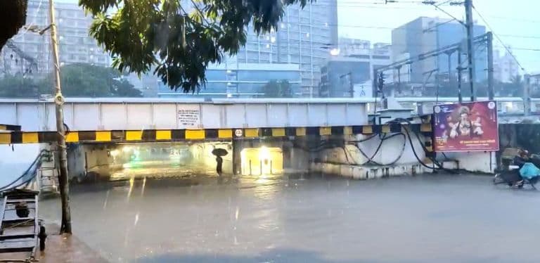 Mumbai Reels Under Torrential Rain For 4th Day, Waterlogging Brings City To a Halt