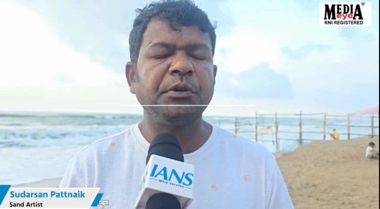 Sand Artist Sudarsan Pattnaik Creates Dr Radhakrishnan Sculpture on Teachers’ Day At Puri Beach