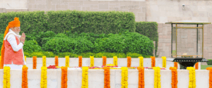PM Modi Pays Tribute to Mahatma Gandhi, Says His Ideals Guide India’s Self-Reliant Journey
