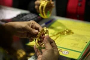Gold, Silver Hit Record Highs as Trump’s Iran Threat Fuels Geopolitical Tensions