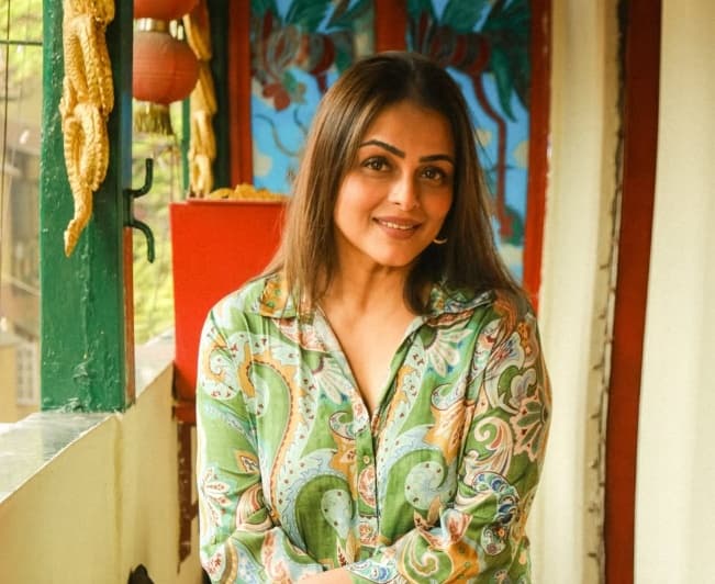 Shilpa Shirodkar Offers New Year Wishes During Visit to Chinese Temple in Mumbai