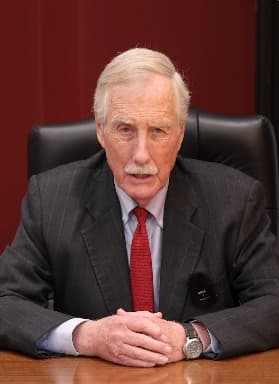 Russia Earns Billions From Oil Price Surge Triggered by Iran War: US Senator
