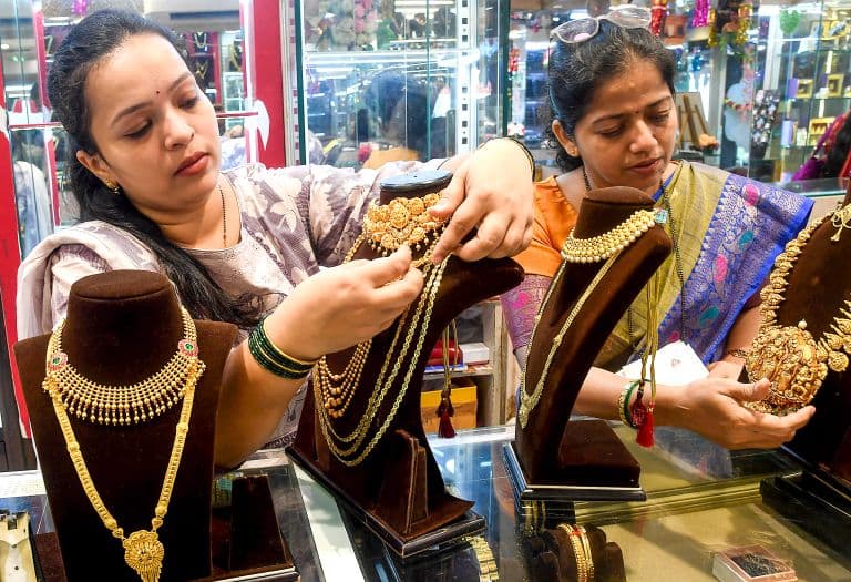 Gold and Silver Prices Dip as Strong US Dollar and Inflation Concerns Weigh