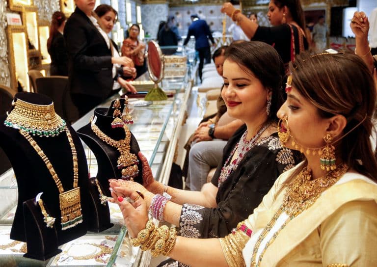 Gold and Silver Prices Fall Sharply on Profit-Taking, Stronger US Dollar and Rising Yields