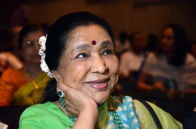 PM Narendra Modi Expresses Concern Over Asha Bhosle’s Health After Cardiac Arrest