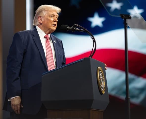 Trump Extends Iran Ceasefire, Keeps Naval Blockade Amid Ongoing Pressure on Tehran