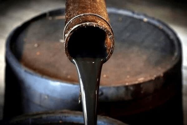 Crude Oil Prices Tumble Upto 20% After Trump Iran Truce Signals Hormuz Shipping Revival