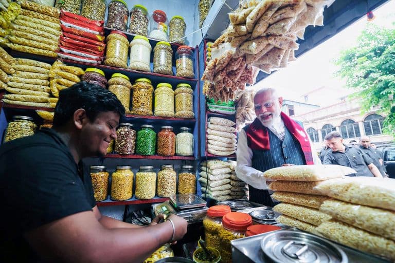 Fact Check: Jhargram Jhalmuri Vendor Was Not SPG Officer, Viral Claim Debunked