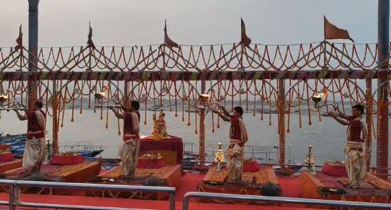 Devotees Gather in Large Numbers for Ganga Dussehra Rituals Across Uttar Pradesh