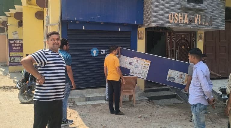 Unusual Makeover: ATM Turns Into Barbershop in Patna's Danapur, Internet Erupts
